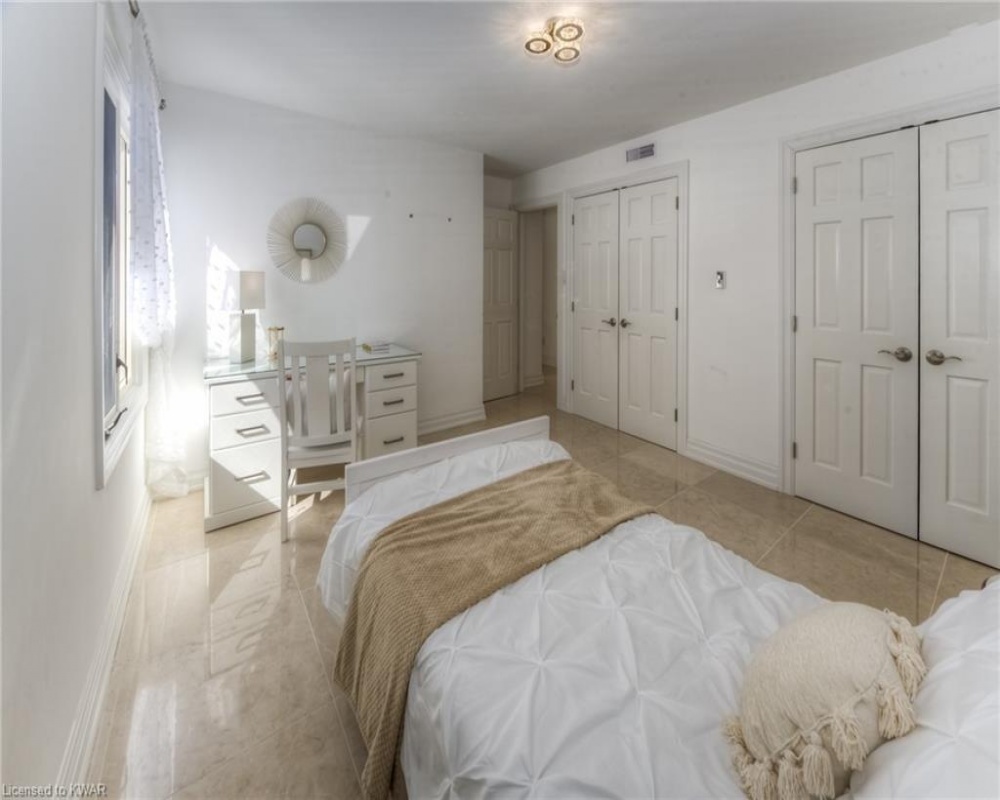 338 OLD STONE, Waterloo, Ontario N2K 1Z3, 4 Bedrooms Bedrooms, ,3 BathroomsBathrooms,Residential,Sale,OLD STONE,40260295