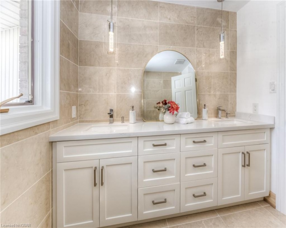 338 OLD STONE, Waterloo, Ontario N2K 1Z3, 4 Bedrooms Bedrooms, ,3 BathroomsBathrooms,Residential,Sale,OLD STONE,40260295