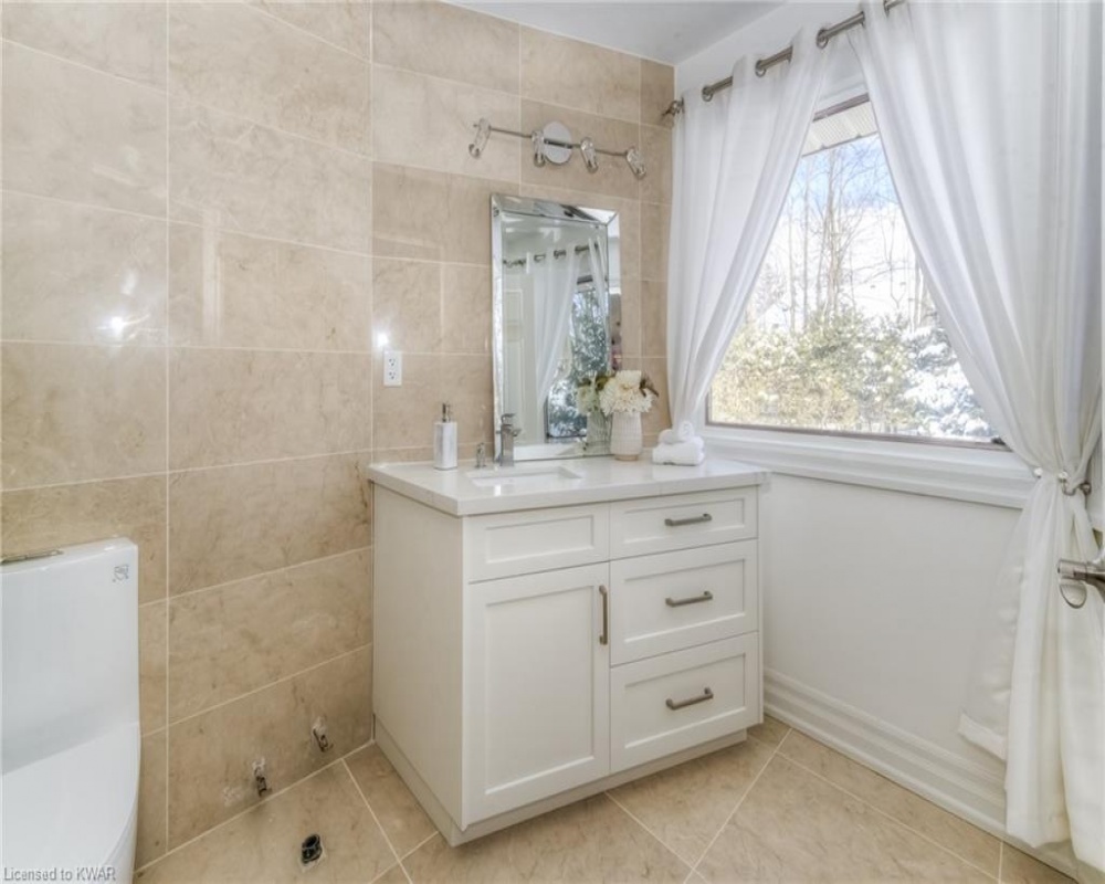 338 OLD STONE, Waterloo, Ontario N2K 1Z3, 4 Bedrooms Bedrooms, ,3 BathroomsBathrooms,Residential,Sale,OLD STONE,40260295
