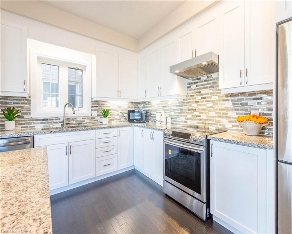301 BUTTONBUSH, Waterloo, Ontario N2J 3Z4, 3 Bedrooms Bedrooms, ,3 BathroomsBathrooms,Residential,Sale,BUTTONBUSH,40261726