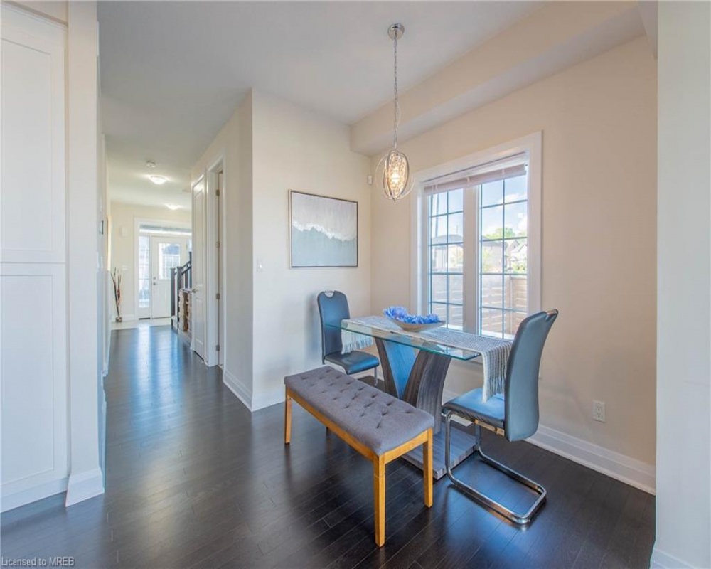 301 BUTTONBUSH, Waterloo, Ontario N2J 3Z4, 3 Bedrooms Bedrooms, ,3 BathroomsBathrooms,Residential,Sale,BUTTONBUSH,40261726
