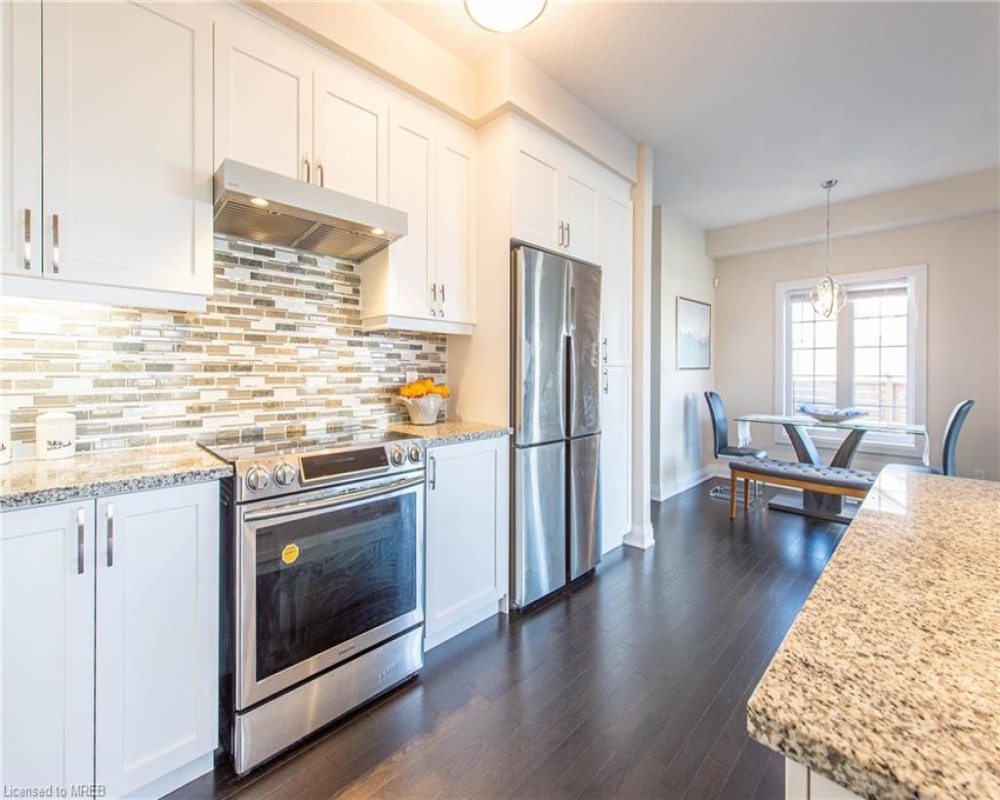 301 BUTTONBUSH, Waterloo, Ontario N2J 3Z4, 3 Bedrooms Bedrooms, ,3 BathroomsBathrooms,Residential,Sale,BUTTONBUSH,40261726