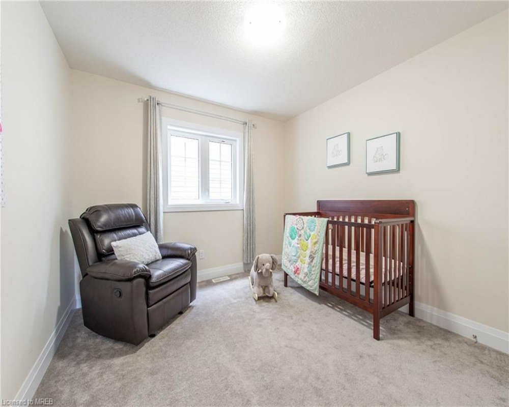 301 BUTTONBUSH, Waterloo, Ontario N2J 3Z4, 3 Bedrooms Bedrooms, ,3 BathroomsBathrooms,Residential,Sale,BUTTONBUSH,40261726