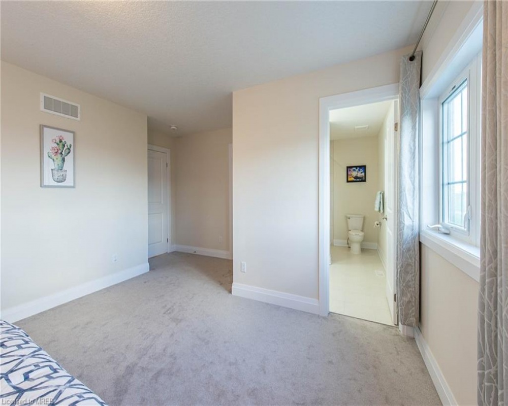 301 BUTTONBUSH, Waterloo, Ontario N2J 3Z4, 3 Bedrooms Bedrooms, ,3 BathroomsBathrooms,Residential,Sale,BUTTONBUSH,40261726