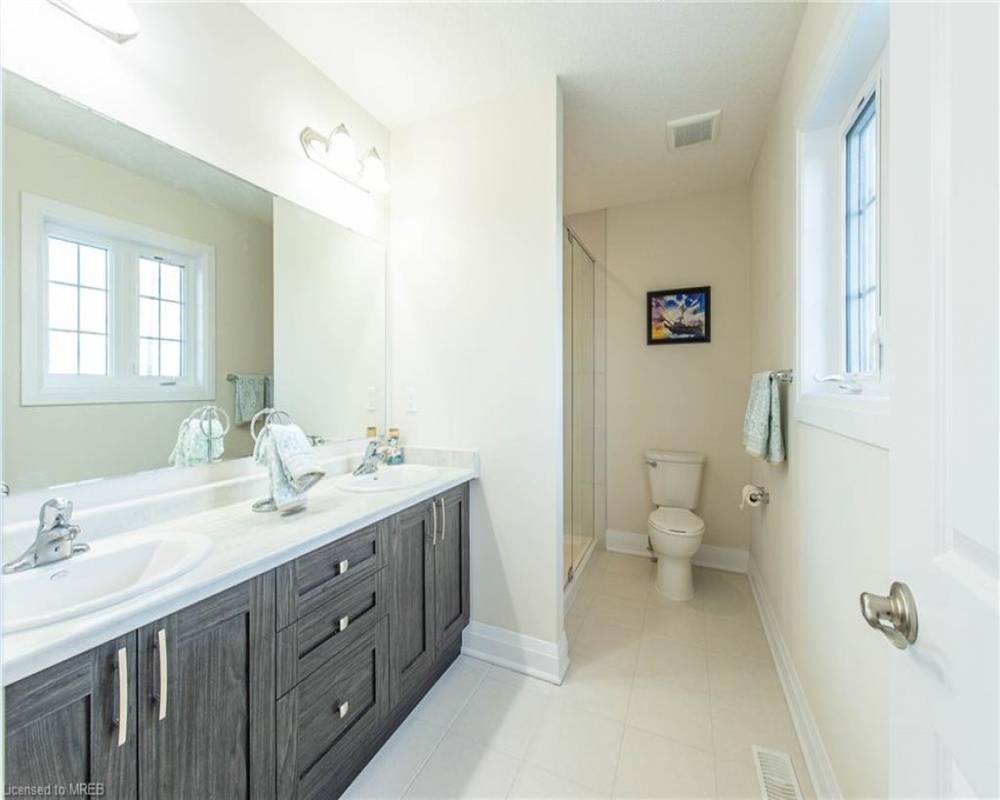 301 BUTTONBUSH, Waterloo, Ontario N2J 3Z4, 3 Bedrooms Bedrooms, ,3 BathroomsBathrooms,Residential,Sale,BUTTONBUSH,40261726
