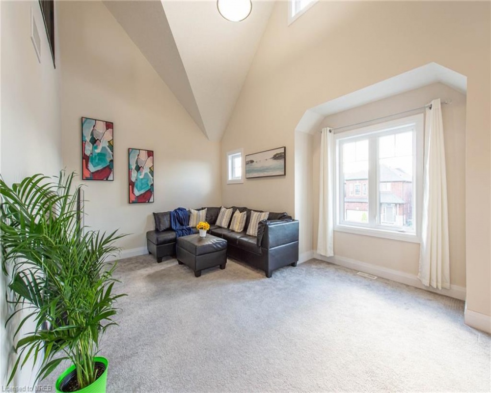 301 BUTTONBUSH, Waterloo, Ontario N2J 3Z4, 3 Bedrooms Bedrooms, ,3 BathroomsBathrooms,Residential,Sale,BUTTONBUSH,40261726