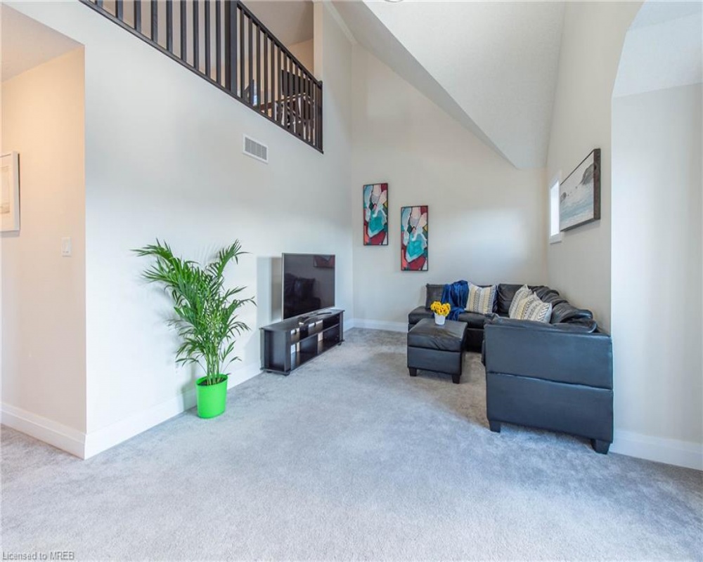 301 BUTTONBUSH, Waterloo, Ontario N2J 3Z4, 3 Bedrooms Bedrooms, ,3 BathroomsBathrooms,Residential,Sale,BUTTONBUSH,40261726