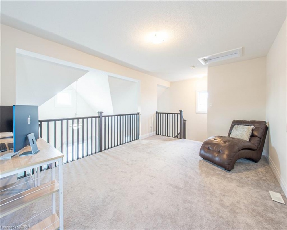 301 BUTTONBUSH, Waterloo, Ontario N2J 3Z4, 3 Bedrooms Bedrooms, ,3 BathroomsBathrooms,Residential,Sale,BUTTONBUSH,40261726
