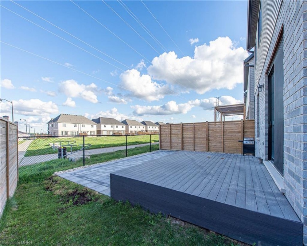 301 BUTTONBUSH, Waterloo, Ontario N2J 3Z4, 3 Bedrooms Bedrooms, ,3 BathroomsBathrooms,Residential,Sale,BUTTONBUSH,40261726