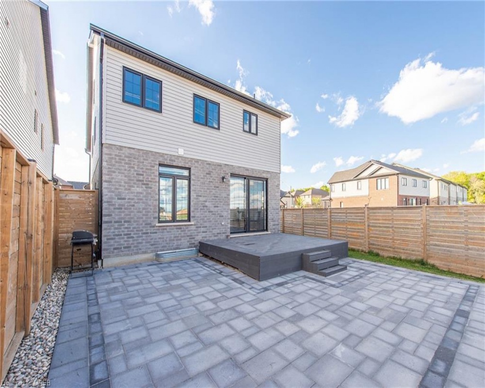 301 BUTTONBUSH, Waterloo, Ontario N2J 3Z4, 3 Bedrooms Bedrooms, ,3 BathroomsBathrooms,Residential,Sale,BUTTONBUSH,40261726