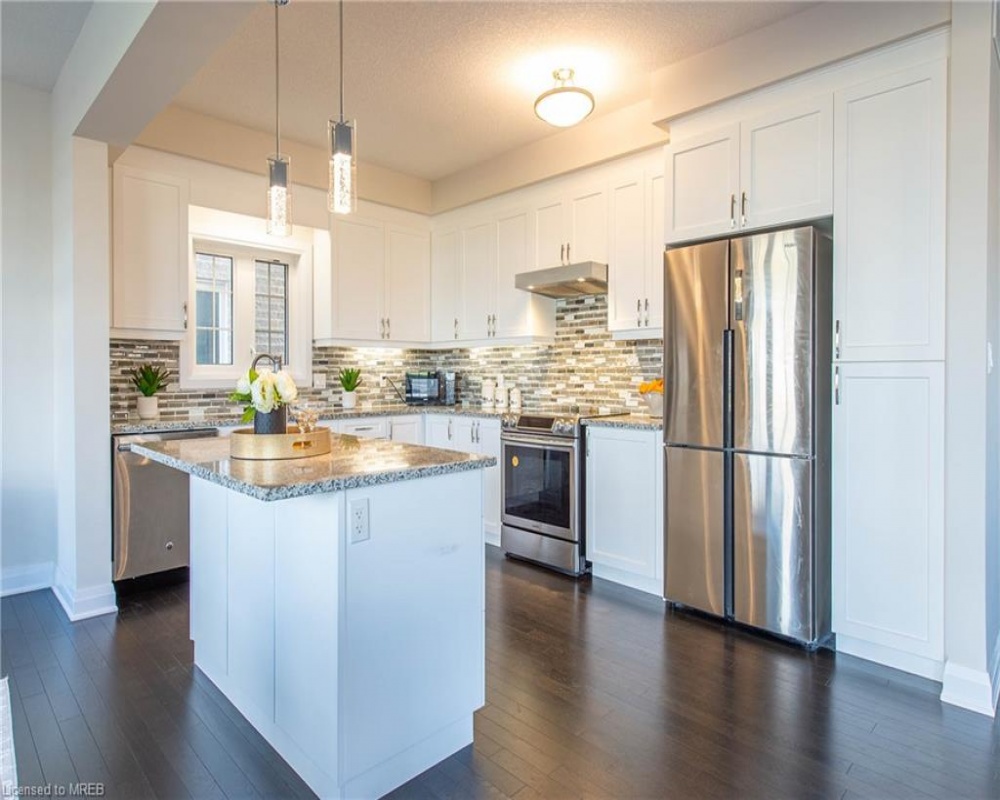 301 BUTTONBUSH, Waterloo, Ontario N2J 3Z4, 3 Bedrooms Bedrooms, ,3 BathroomsBathrooms,Residential,Sale,BUTTONBUSH,40261726