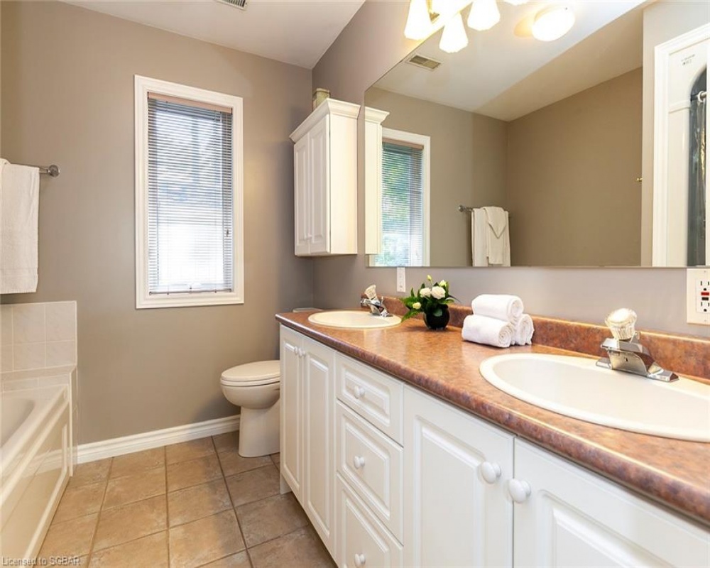 39 FOREST, Collingwood, Ontario L9Y 4W7, 3 Bedrooms Bedrooms, ,3 BathroomsBathrooms,Residential,Sale,FOREST,207265
